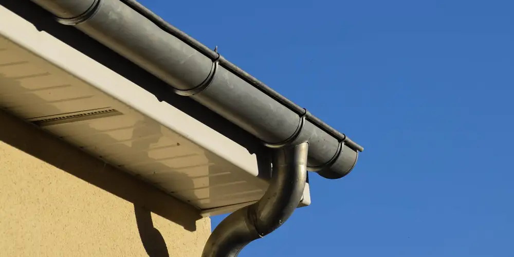 Gouttières zinc : Rénovation et entretien