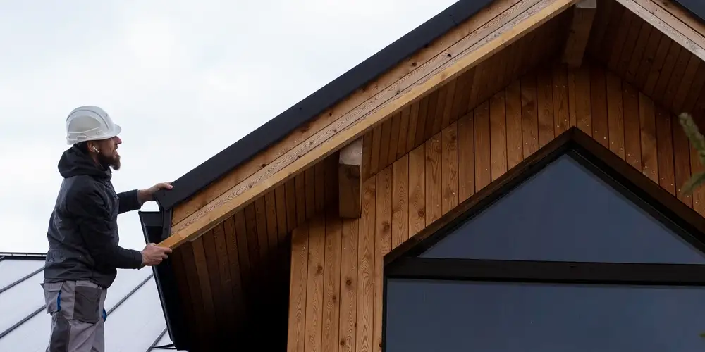 Rives de toiture : pose, rénovation et entretien